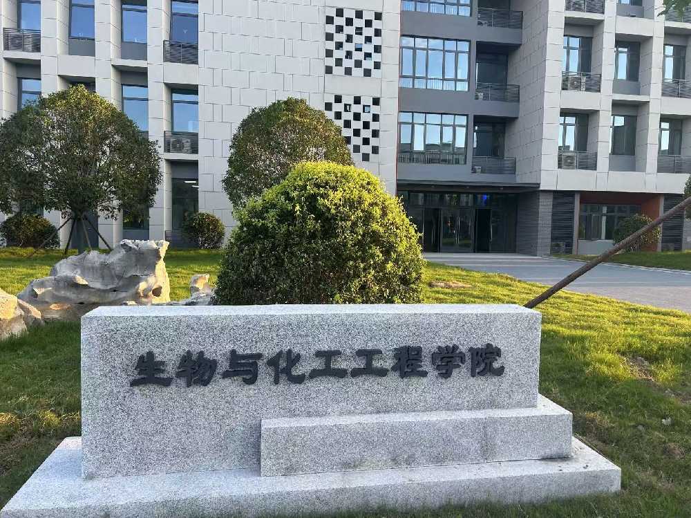 崆峒区扬州职业大学体育场高杆灯项目
